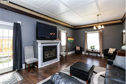 381 9th St, Springfield, OR 97477 - Photo 16