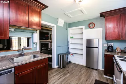 381 9th St, Springfield, OR 97477 - Photo 22