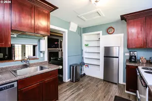 381 9th St, Springfield, OR 97477 - Photo 22