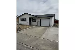 574 E Reeder Dr, Hermiston, OR 97838 - Photo 2