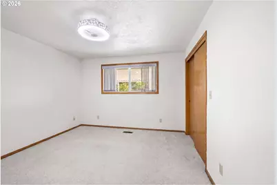 810 S Columbia Dr, Woodburn, OR 97071 - Photo 18