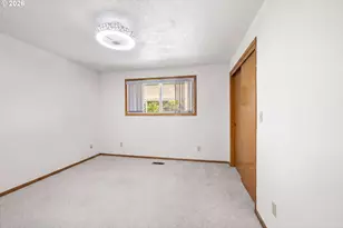 810 S Columbia Dr, Woodburn, OR 97071 - Photo 18