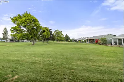 810 S Columbia Dr, Woodburn, OR 97071 - Photo 24