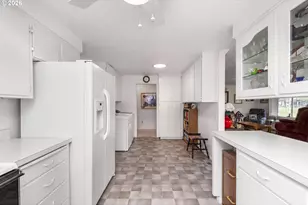 810 S Columbia Dr, Woodburn, OR 97071 - Photo 8