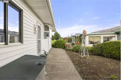 810 S Columbia Dr, Woodburn, OR 97071 - Photo 26