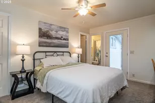 512 W Center St, Roseburg, OR 97471 - Photo 36