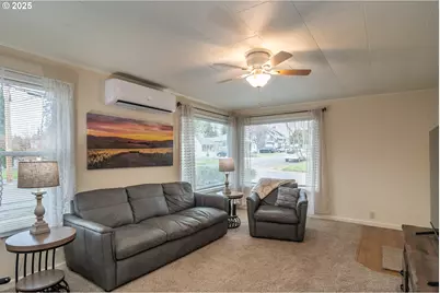 512 W Center St, Roseburg, OR 97471 - Photo 30