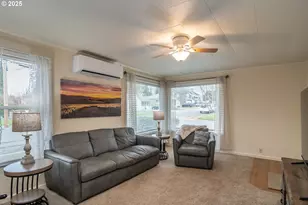 512 W Center St, Roseburg, OR 97471 - Photo 30