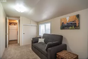 512 W Center St, Roseburg, OR 97471 - Photo 16