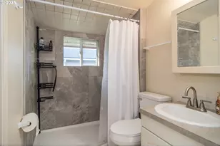 512 W Center St, Roseburg, OR 97471 - Photo 14