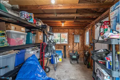 512 W Center St, Roseburg, OR 97471 - Photo 22