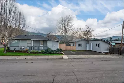 512 W Center St, Roseburg, OR 97471 - Photo 46