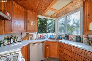 895 Glory Dr, Eugene, OR 97404 - Photo 4