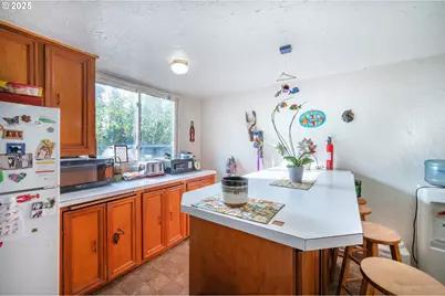 895 Glory Dr, Eugene, OR 97404 - Photo 14