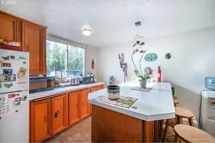 895 Glory Dr, Eugene, OR 97404 - Photo 14