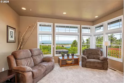 51 Shoreline Dr, Florence, OR 97439 - Photo 8