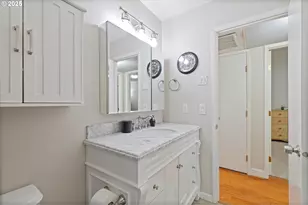 1823 NE Multnomah St, Portland, OR 97232 - Photo 14