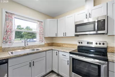 4220 SE 130th Ave, Portland, OR 97236 - Photo 8