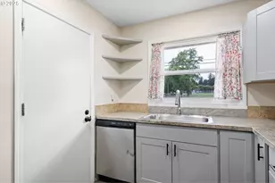 4220 SE 130th Ave, Portland, OR 97236 - Photo 10