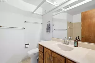 17610 NE Multnomah Dr, Portland, OR 97230 - Photo 20
