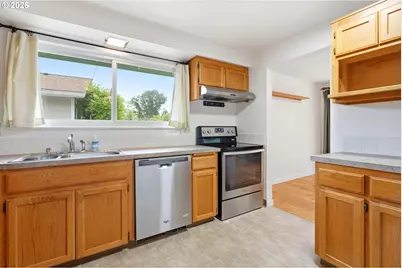17610 NE Multnomah Dr, Portland, OR 97230 - Photo 14