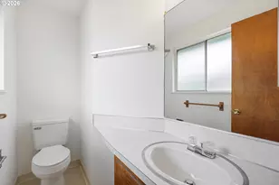 17610 NE Multnomah Dr, Portland, OR 97230 - Photo 24
