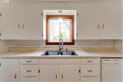 2125 W 19th Pl, Eugene, OR 97405 - Photo 18