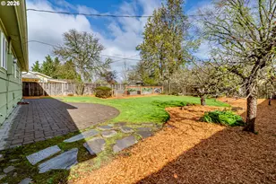 2125 W 19th Pl, Eugene, OR 97405 - Photo 4