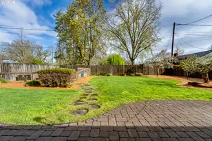 2125 W 19th Pl, Eugene, OR 97405 - Photo 6