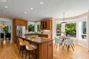 17634 Brookhurst Dr, Lake Oswego, OR 97034 - Photo 16