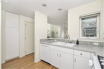 1132 NE Schuyler St, Portland, OR 97212 - Photo 10