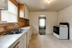 123 10th St, Springfield, OR 97477 - Photo 10