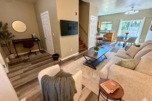 695 SE 197th Ave, Portland, OR 97233 - Photo 2