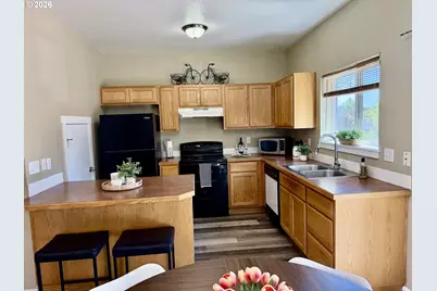 695 SE 197th Ave, Portland, OR 97233 - Photo 4