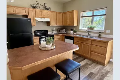 695 SE 197th Ave, Portland, OR 97233 - Photo 8