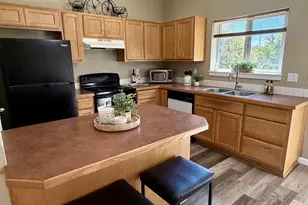 695 SE 197th Ave, Portland, OR 97233 - Photo 8