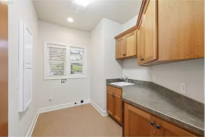 453 Dellwood Dr, Eugene, OR 97405 - Photo 26