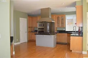 13610 SE Snowfire Dr, Happy Valley, OR 97086 - Photo 2