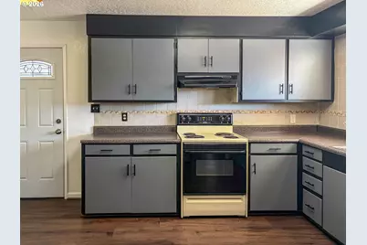 1726 NW Patricia St, Roseburg, OR 97471 - Photo 4