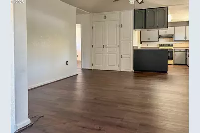 1726 NW Patricia St, Roseburg, OR 97471 - Photo 6