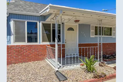 1726 NW Patricia St, Roseburg, OR 97471 - Photo 2