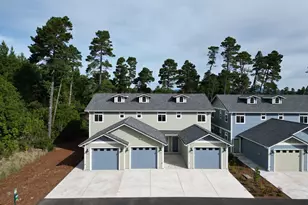 1437 37th St, Florence, OR 97439 - Photo 2