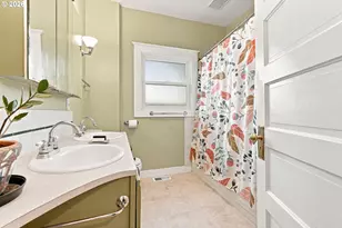 2472 NE 51st Ave, Portland, OR 97213 - Photo 18