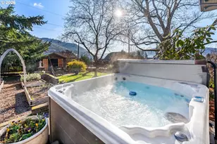 324 NE Hood St, White Salmon, WA 98672 - Photo 36