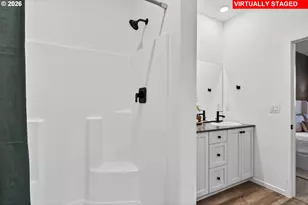 1065 Clemson St, Woodburn, OR 97071 - Photo 26