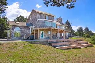 89610 Sea Breeze Dr, Warrenton, OR 97146 - Photo 2