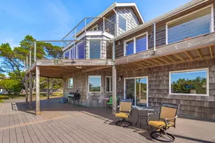 89610 Sea Breeze Dr, Warrenton, OR 97146 - Photo 4