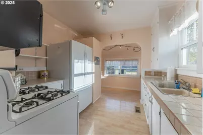 7532 N Heppner Ave, Portland, OR 97203 - Photo 10