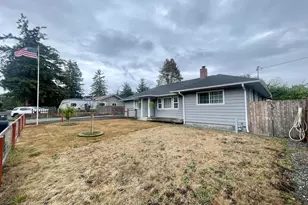 1802 Spruce St, Myrtle Point, OR 97458 - Photo 2