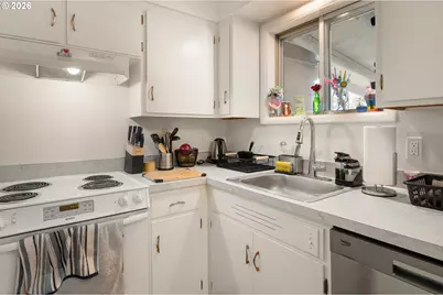 1090 E 28th Ave, Eugene, OR 97405 - Photo 32